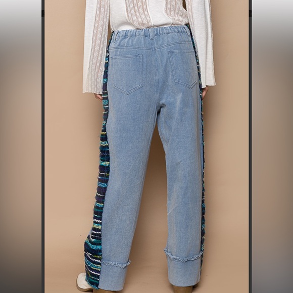 POL relaxed fit jeans with contrast pattern on side. - Picture 4 of 5